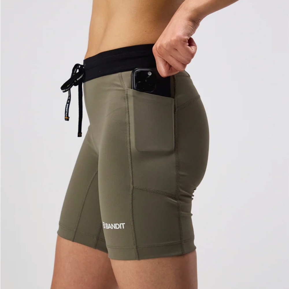 BANDIT RUNNING STAMINA™ 7" WOMEN'S COMPRESSION SHORTS - FATIGUE
